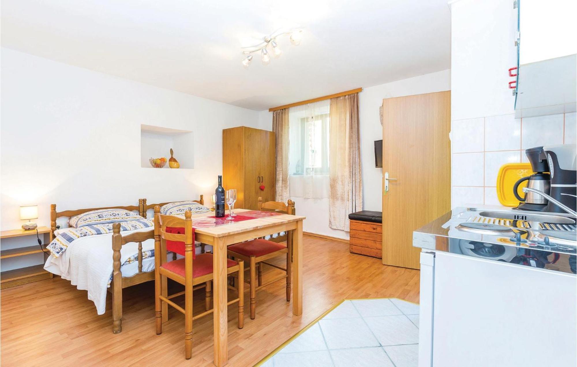 Stunning Apartment In Bakar With Kitchen Luaran gambar